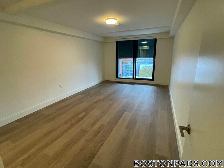 Building Photo - 1079 Commonwealth Ave