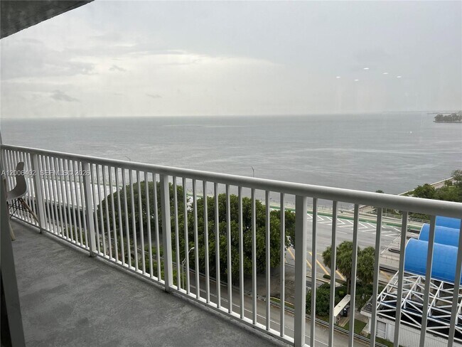 Building Photo - 150 SE 25th Rd