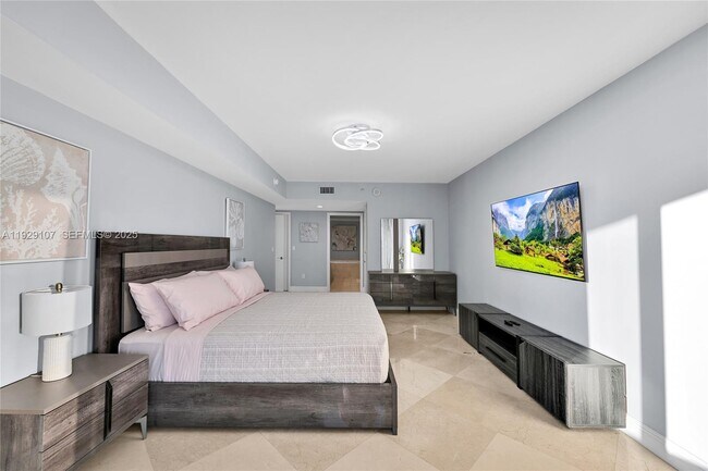 Building Photo - 1830 S Ocean Dr