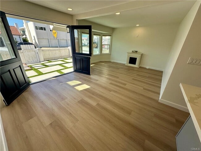 Building Photo - 934 Manhattan Ave