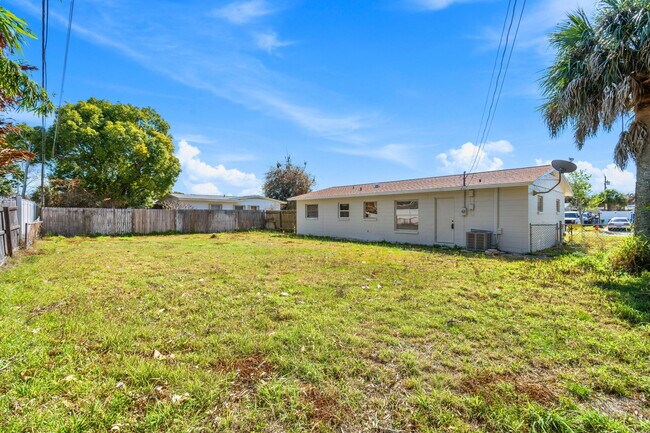 Building Photo - 480 Falmouth Ave