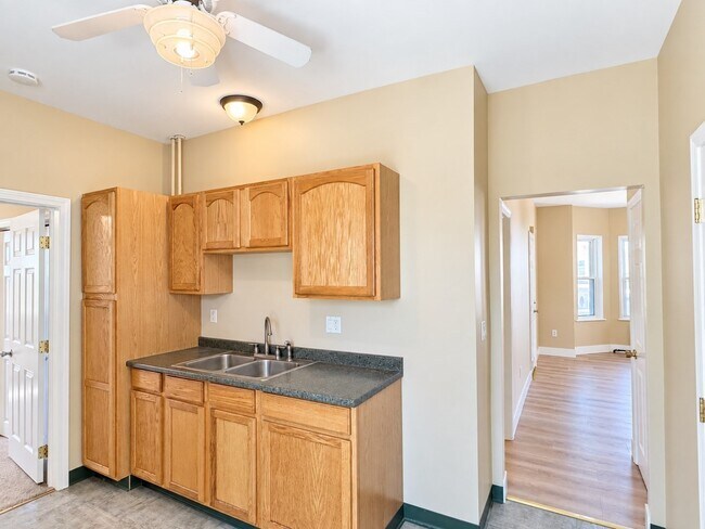 Building Photo - 456 Coggeshall St