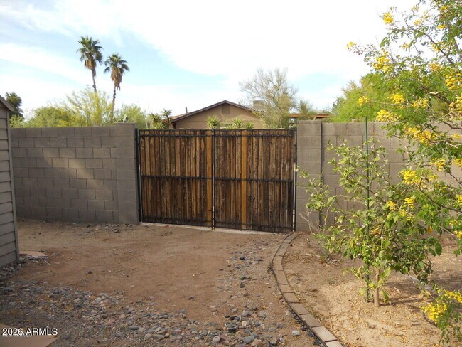 Building Photo - 15821 N 9th Pl