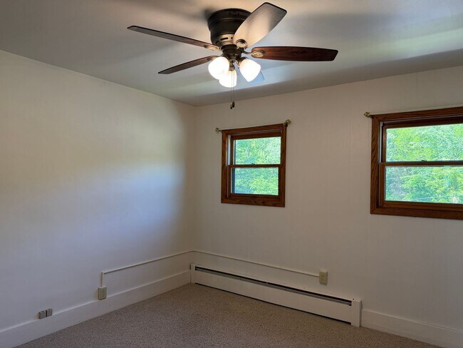 Building Photo - 5- Bedroom House for Rent in Chaseburg