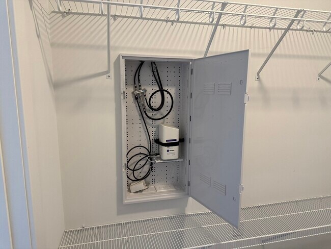 Building Photo - 251 Sladen St