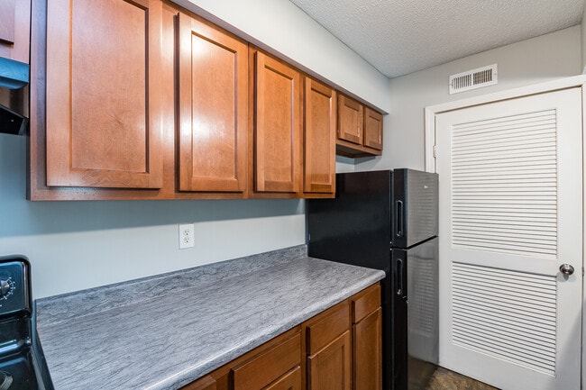 Building Photo - Emberwood Apartments