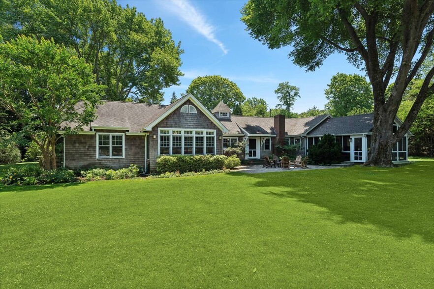 Primary Photo - 695 Main St