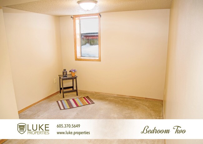 Building Photo - 1424 E 4th St