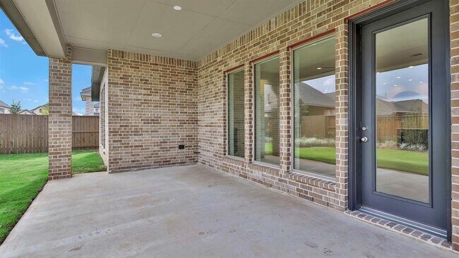Building Photo - 2910 Starling Dr
