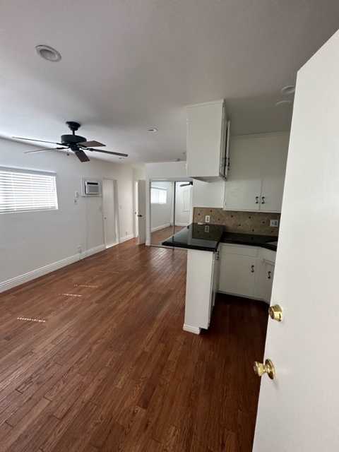 Good size living room open to kitchen with mirrored closet for extra storage space in the living roo - 5545 1/2 Allott Ave