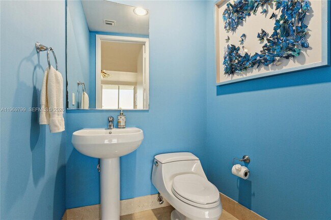 Building Photo - 18101 Collins Ave