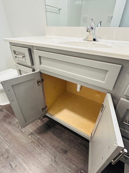 Building Photo - 550 New Holland Ave