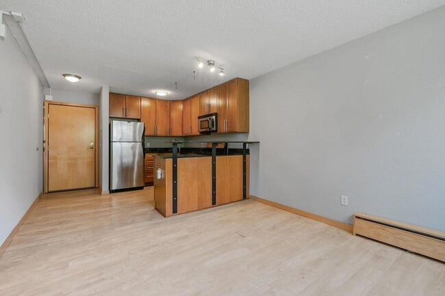 Building Photo - 2530 1st Ave S