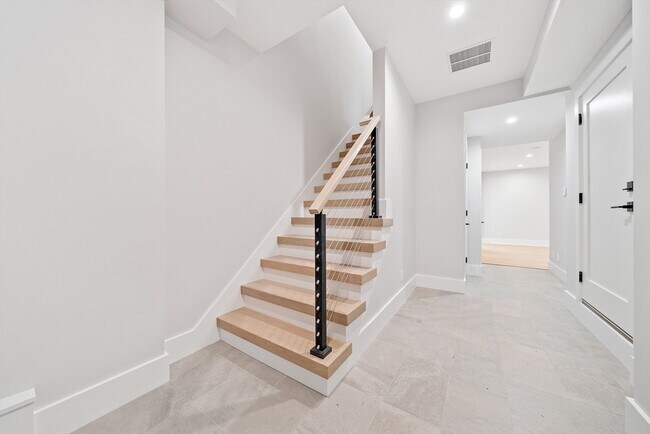 Building Photo - 94 Thurston Rd