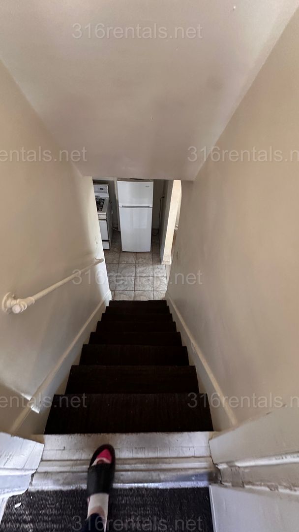 Building Photo - $625 - 1 nonconforming room / 1 bathroom - Apartment in the McCormick Neighborhood