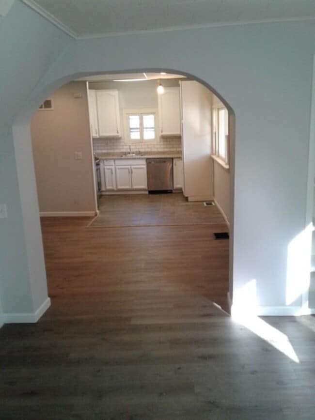 Building Photo - Beautiful 3 bed / 1 bath home on corner lot with attached garage in quiet Sparta neighborhood!