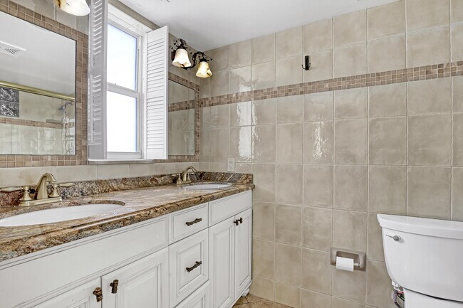 Building Photo - 1160 Hillsboro Mile