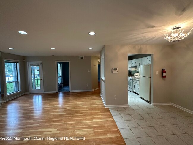 Building Photo - 143 Tanglewood Pl