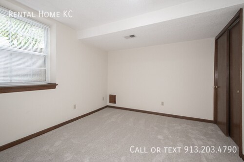 Building Photo - 5619 Riley-