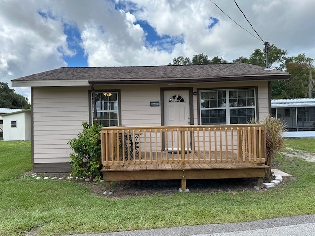 Charming cottage in a relaxed lake-community setting with a large walk-out deck overlooking water - 2854 Tindel Camp Rd