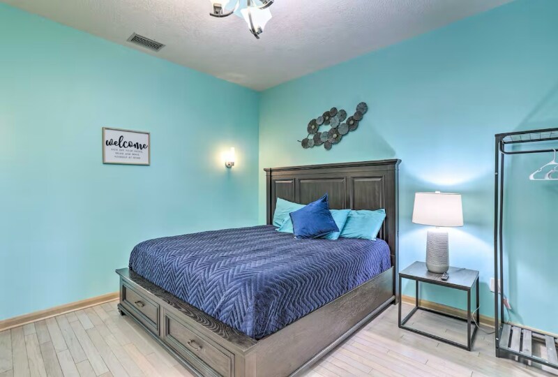 Building Photo - 10830 Oakdale Terrace
