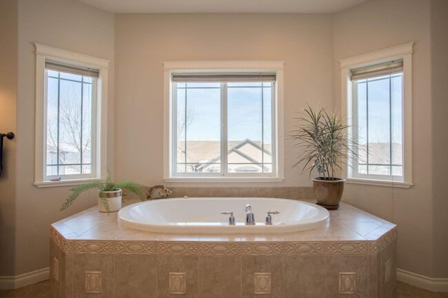 Building Photo - Executive Rental - Stone Mountain - 5 Bed - 3 Bath