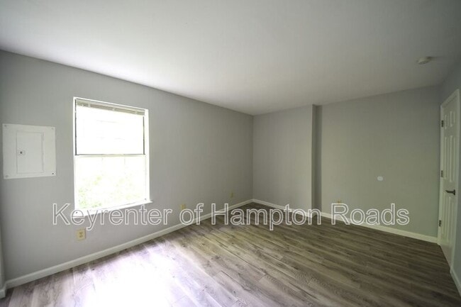 Building Photo - 612 Waters Dr