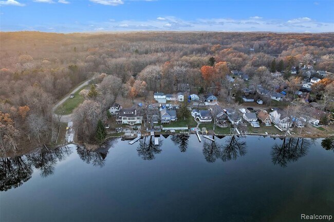 Building Photo - 8165 Leonard Dr