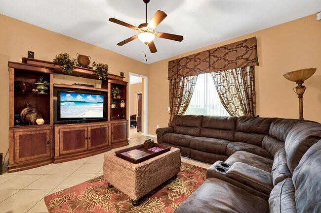 Building Photo - 7632 Corkwood Ave