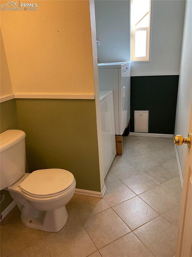 Building Photo - 5710 Vermillion Bluffs Dr