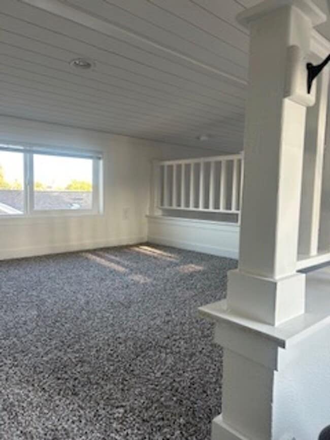 Building Photo - 913 Whittier Ave