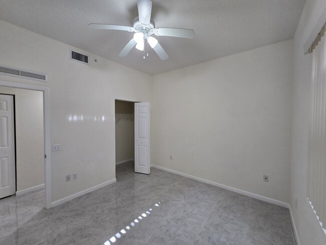 Building Photo - Beautiful 2 Bed 2 Bath Condo in West Palm ...