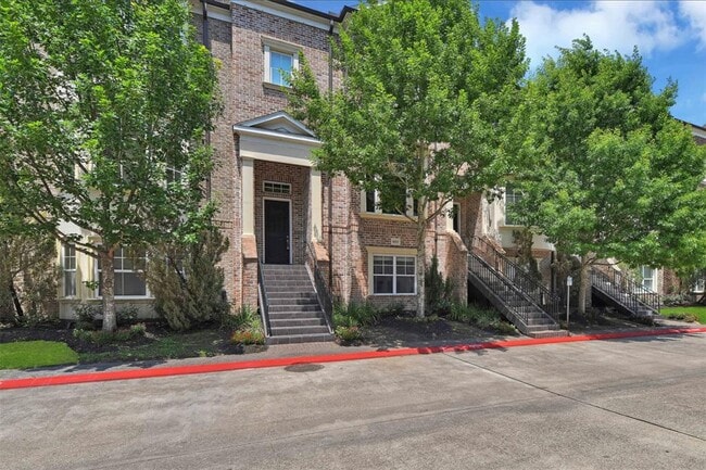 Building Photo - 4631 Regent Manor Dr