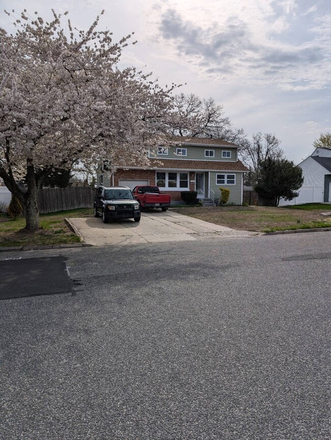 Building Photo - 132 Avondale Dr