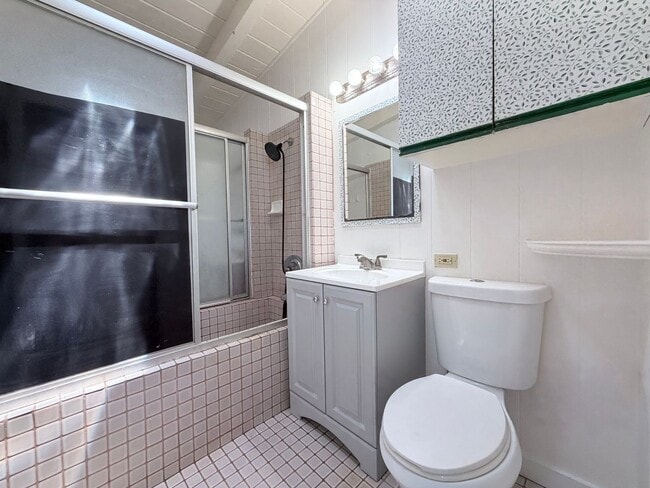 Building Photo - 3 Bedroom 1.5 Bathroom Single Family House Makakilo Home with Yard & Cool Breezes!