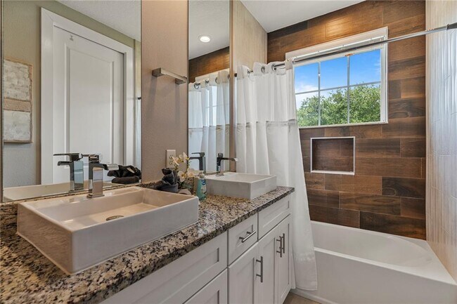 Building Photo - 2664 Sunrise Shores Dr