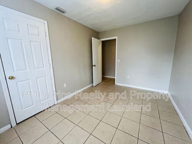 Building Photo - 1031 Crestview Ave