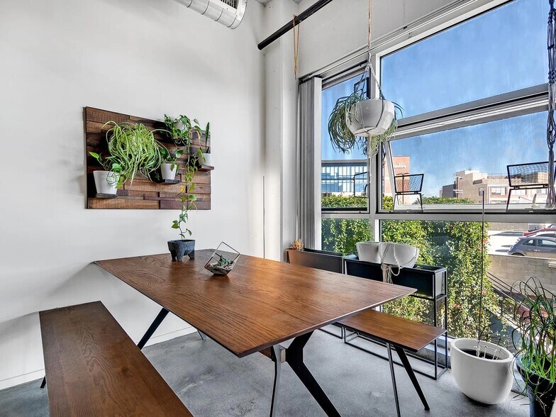 Building Photo - 510 S Hewitt St