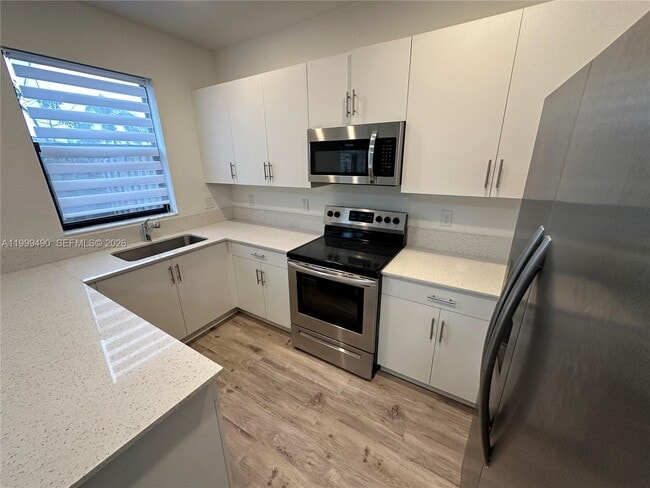 Building Photo - 949 NE 211th St