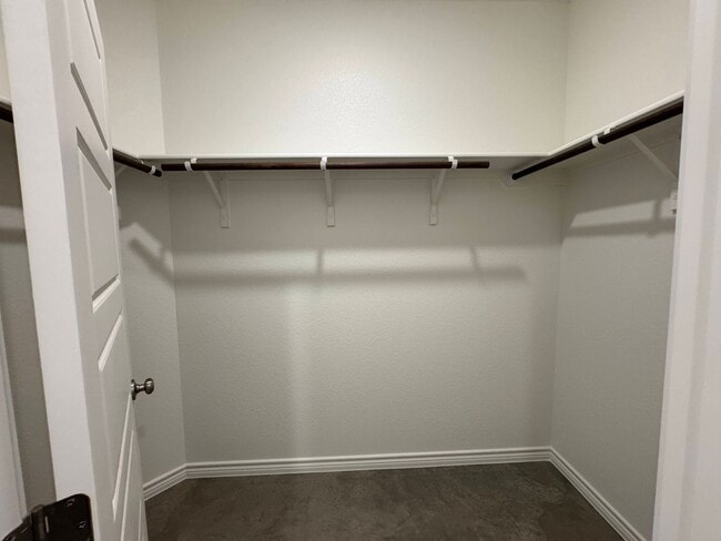 Building Photo - 636 Pacific Crest Trl