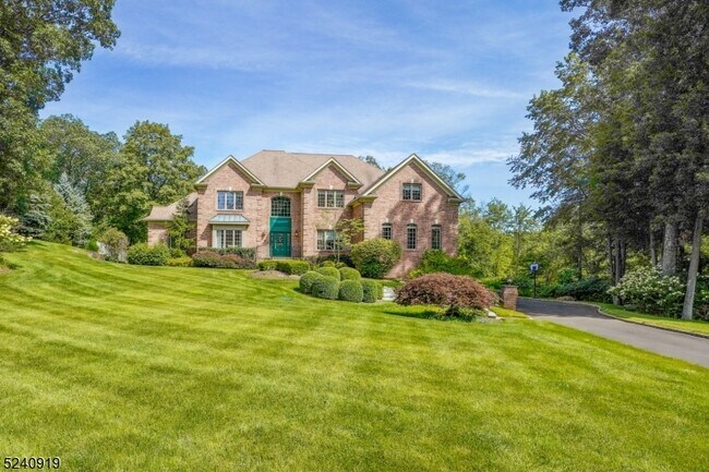 Building Photo - 22 Forest Hill Dr