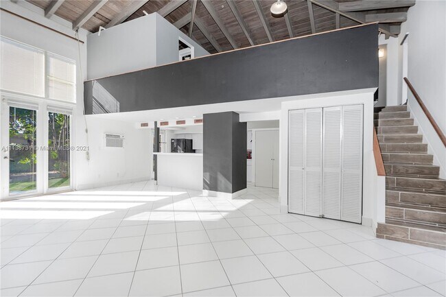 Building Photo - 3130 SW 25th St