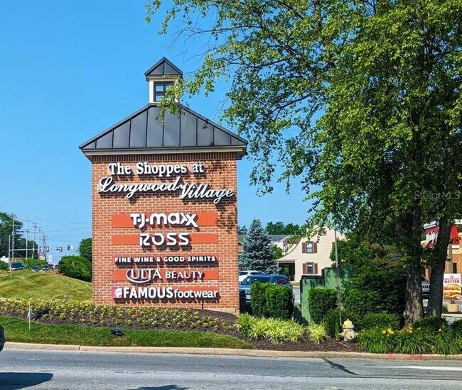 Building Photo - 222 Crown Oaks Way