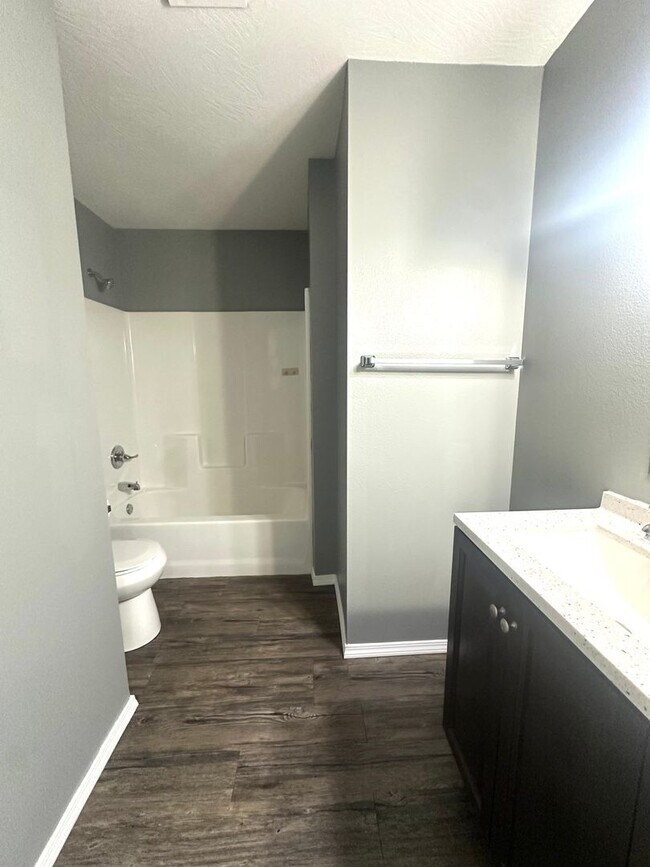 Building Photo - Comfortable 3 Bed Duplex in Convenient Ozark Location