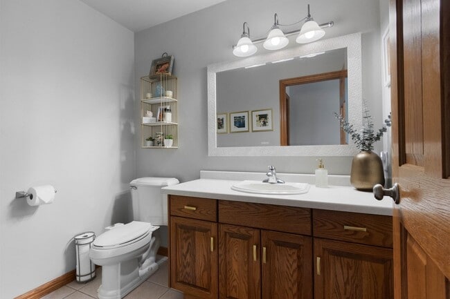 Building Photo - River Point Court Duplex