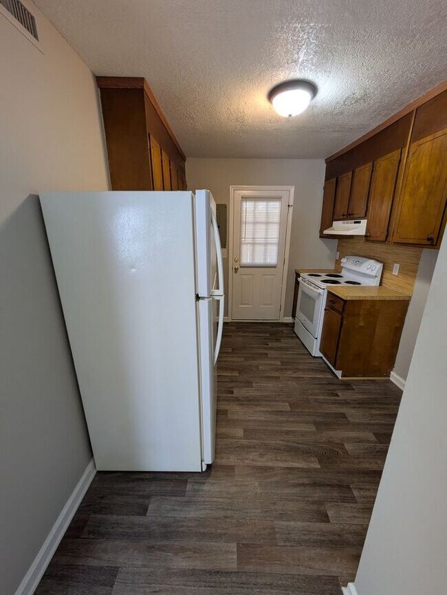 Building Photo - 1BD/1BA First Floor Unit at Westmont Apartments in Hickory, NC!