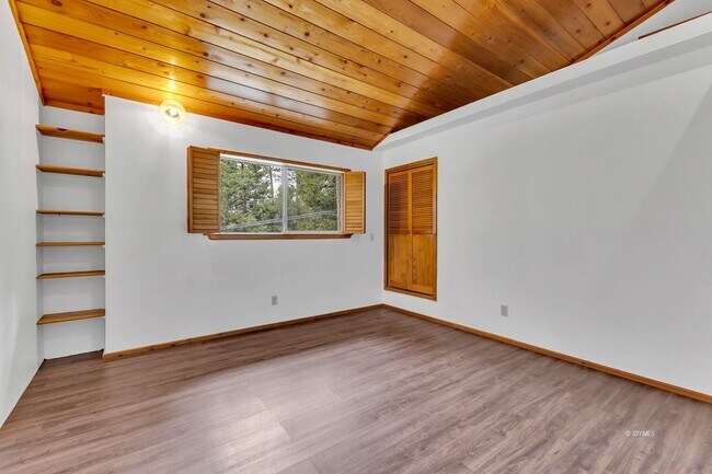 Building Photo - Mountain Lodge Home 1 Mile Away from the C...