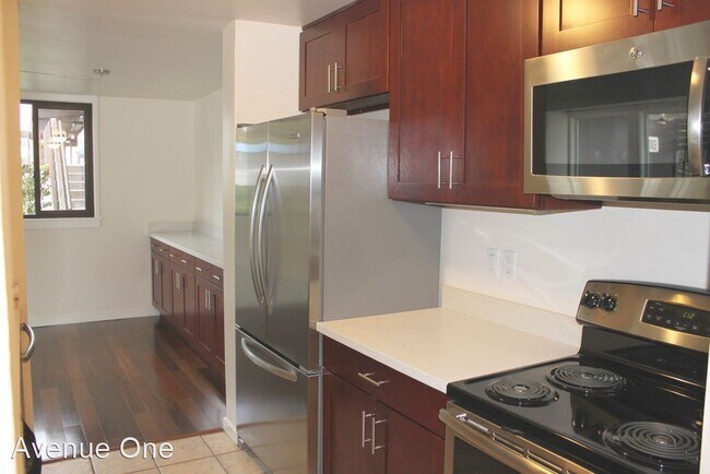 Building Photo - 2 br, 1 bath House - 3717 Beach Drive SW 103