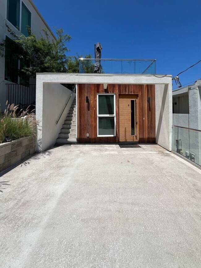 Building Photo - 4459 W Rose Hill Dr