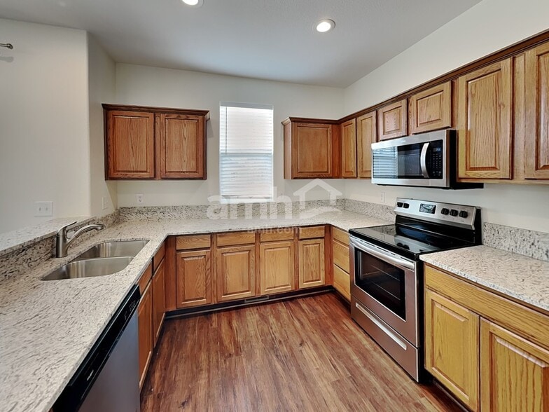 Building Photo - 3628 Red Baron Dr